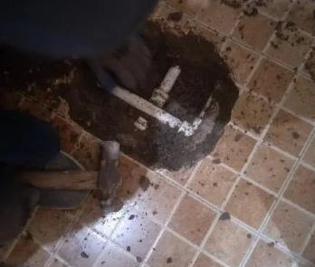 鞍山市卫生间漏水维修公司为您分享下卫生间渗水如何处理及注意事项